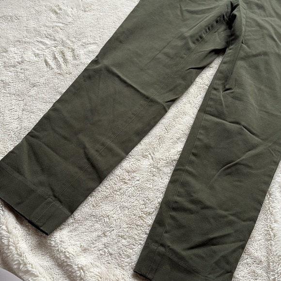 Banana Republic Olive Green Chino Pants | Classic Straight Leg Cotton Trousers - Picture 3 of 7